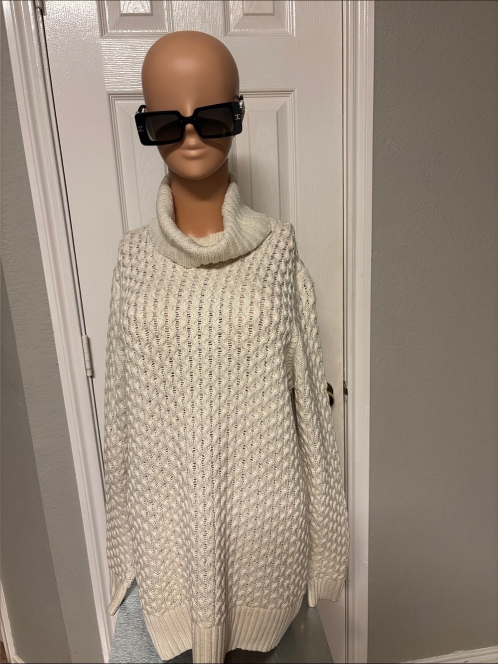 Oversized Liz Claiborne Cream Cable Knit Turtleneck Sweater Cotton/Acrylic